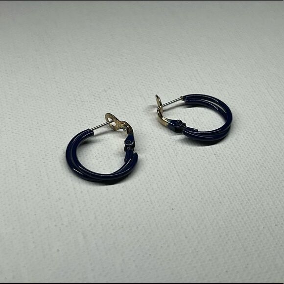 Vintage Small Black Hoop Earrings - Picture 2 of 5